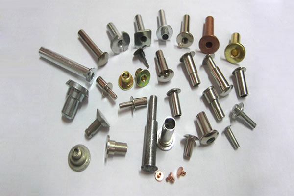  Fil d’acier pour clous 